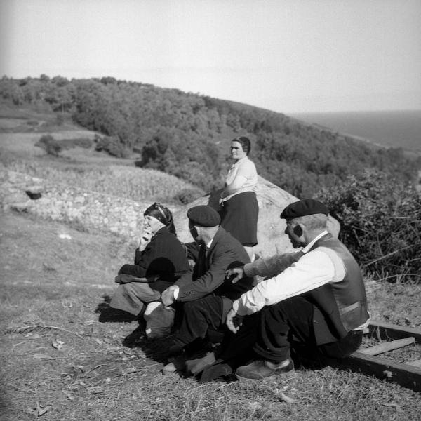 Nosa Señora dos Milagres de Caión (Santa María do Socorro de Caión, A Laracha). Descansando despois do camiño.
