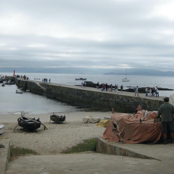 Fotografía del muelle de la Isla de Ons de la autoría de Paula Ballesteros.