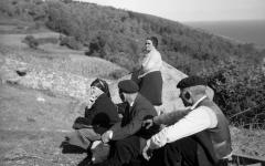 Nosa Señora dos Milagres de Caión (Santa María do Socorro de Caión, A Laracha). Descansando despois do camiño.
